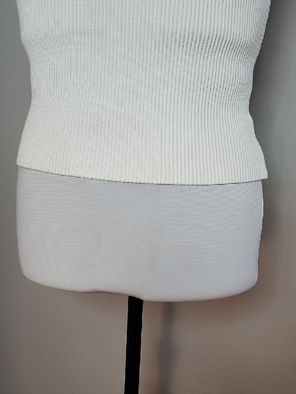 ARITZIA BABATON White Sculpt Knit One-Shoulder Ribbed Crop Top - Picture 5 of 14